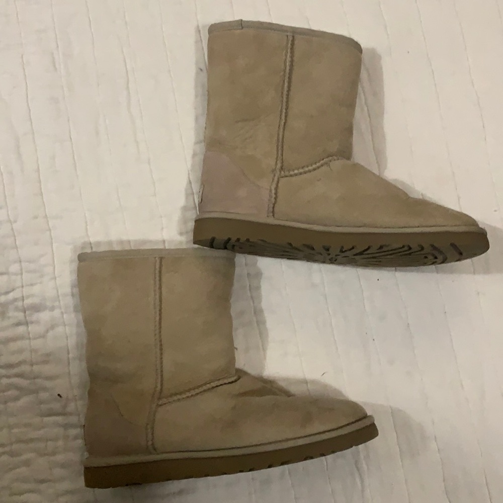 UGG CLASSIC SHORT BOOTS 8